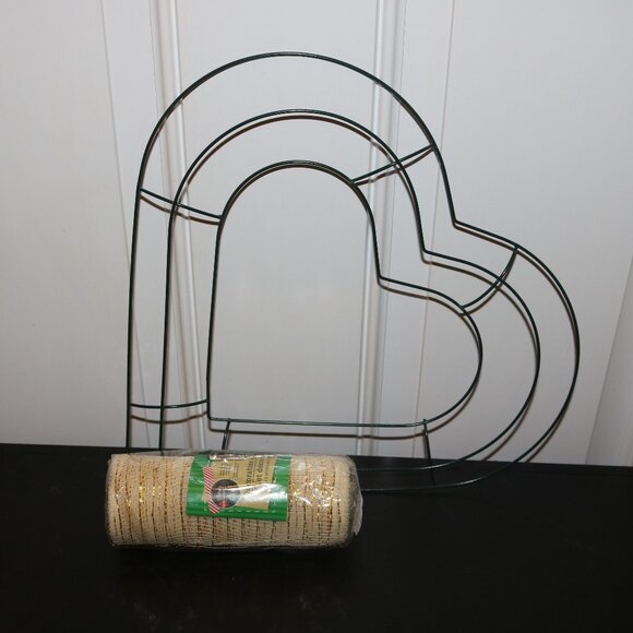 lot of 2 heart wire form with one roll of mesh 1 roll 6 inch x 5 yard - Picture 1 of 3
